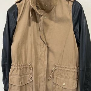 Women’s khaki utility jacket with faux leather sleeves, gold hardware, size 8